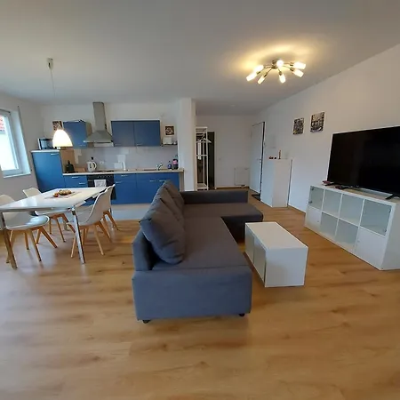 Schoene In Apartment *